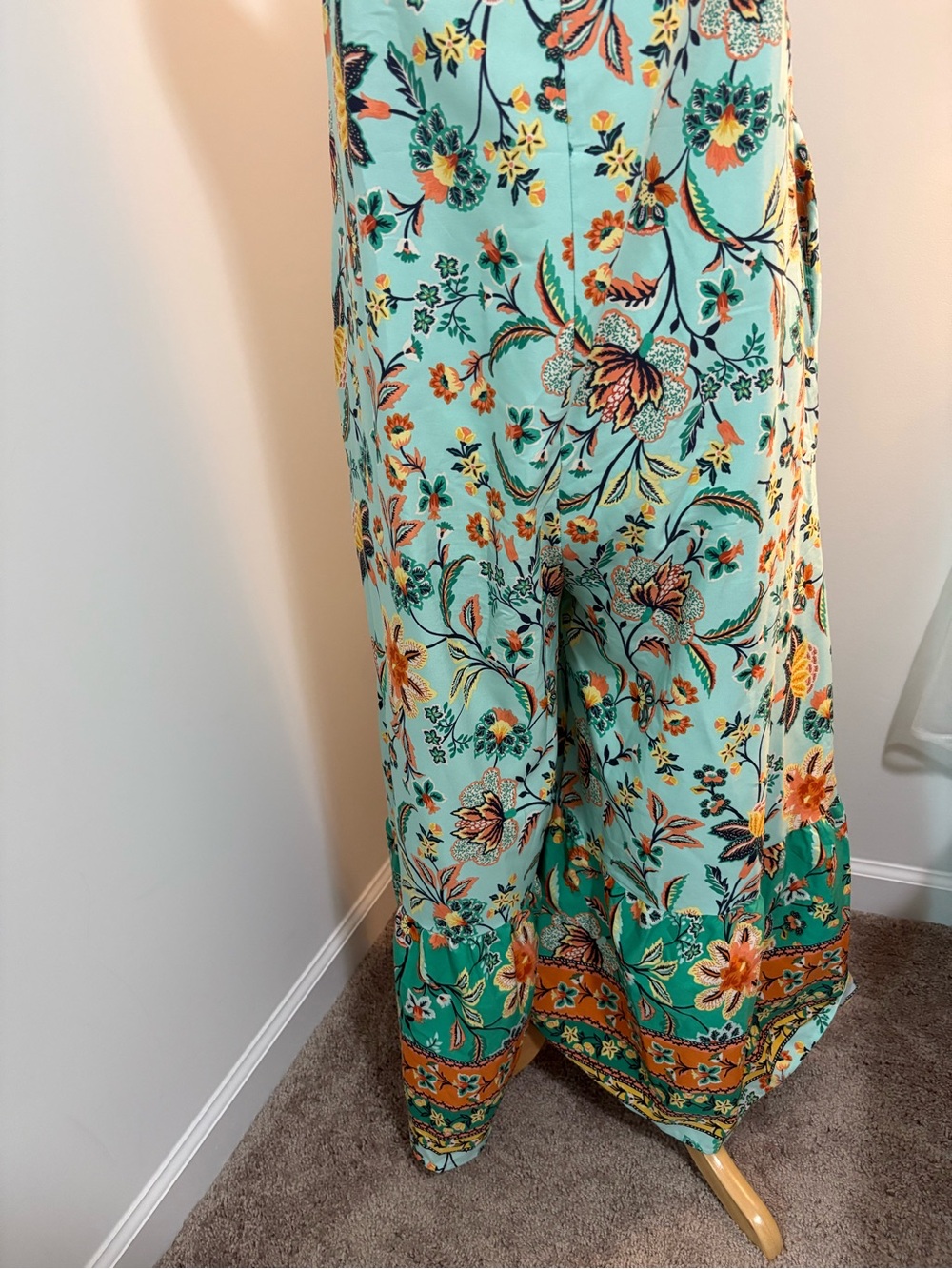 Emery Rose Floral Jumpsuit with Ruffled Legs - Picture 10 of 13